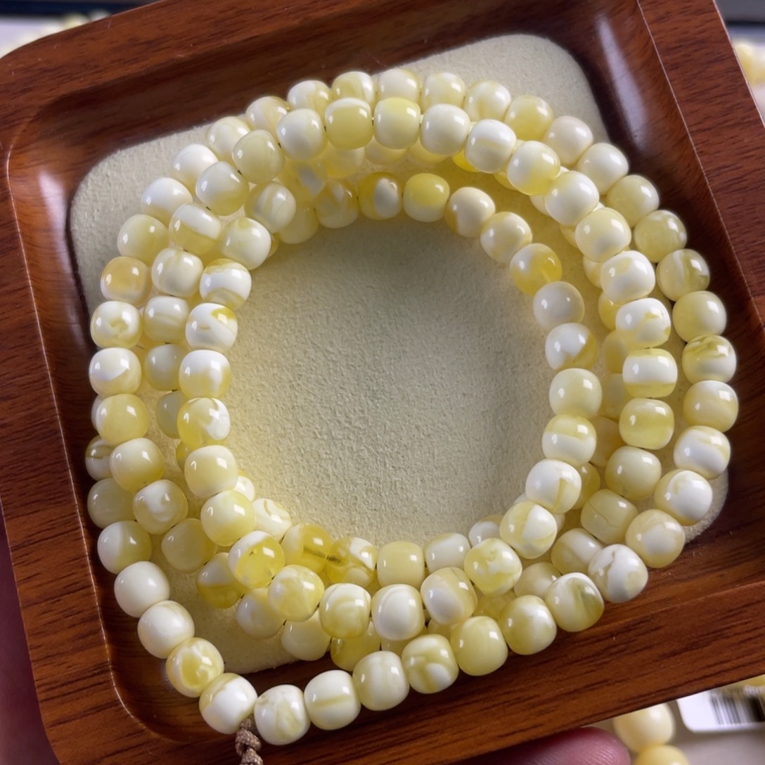 琥珀未镶嵌项链6mm 108。奶瓷白浓蜡妖花