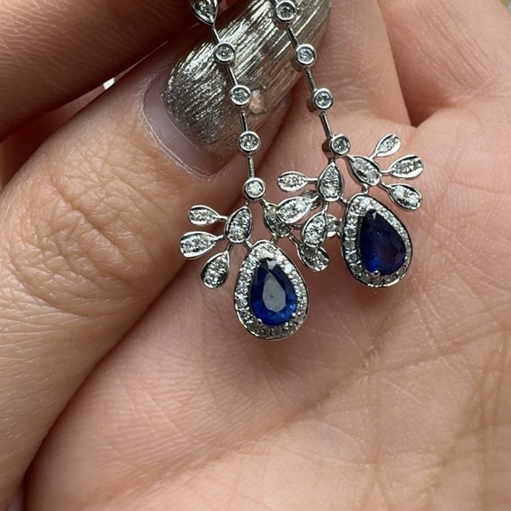 蓝宝石耳环18K金镶嵌