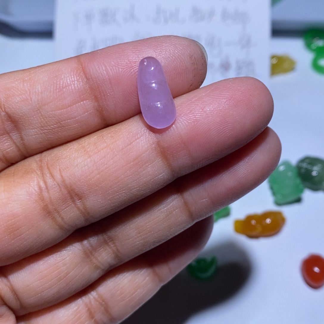 颈饰未镶嵌翡翠往****矣