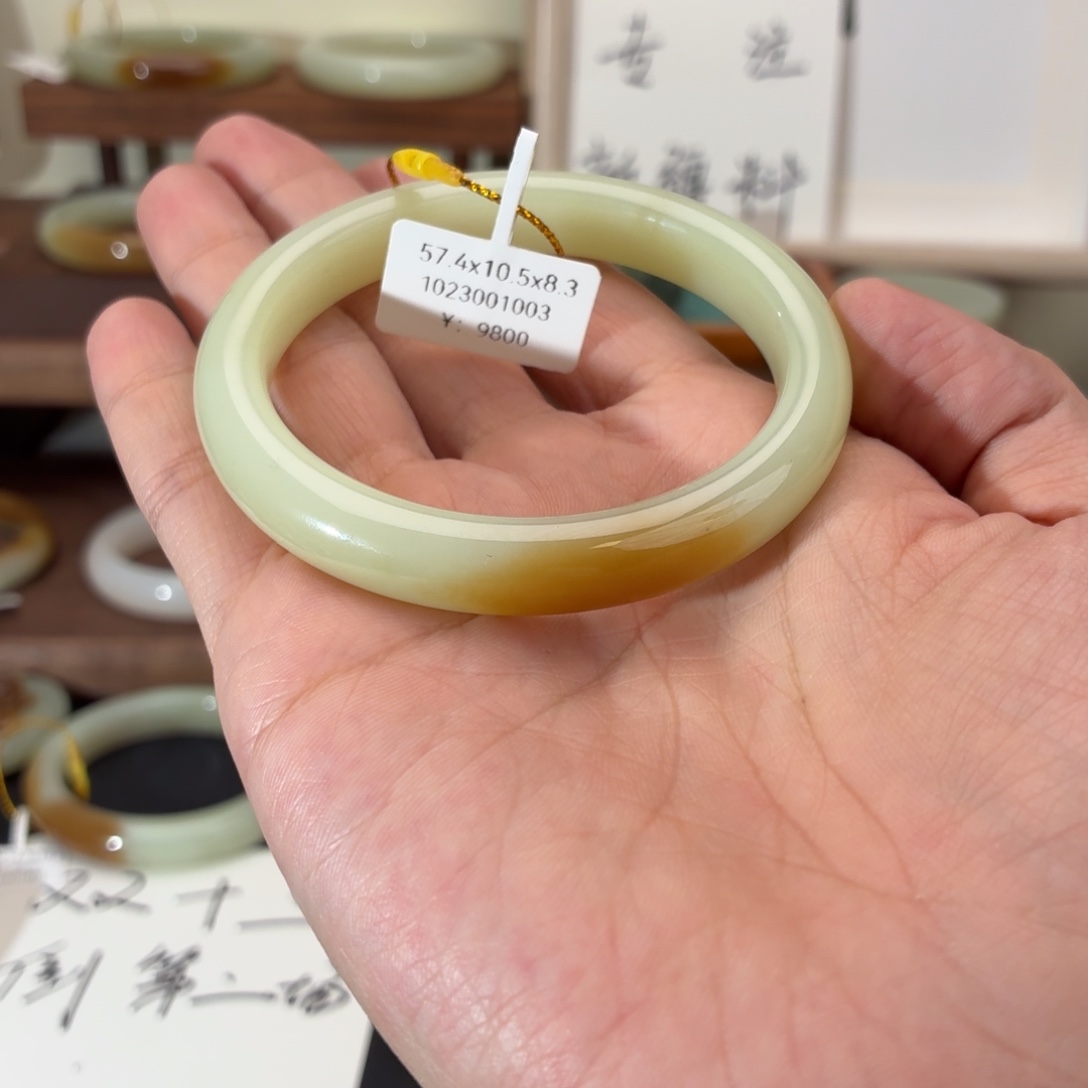 回***忆和田玉（糖玉）未镶嵌手镯