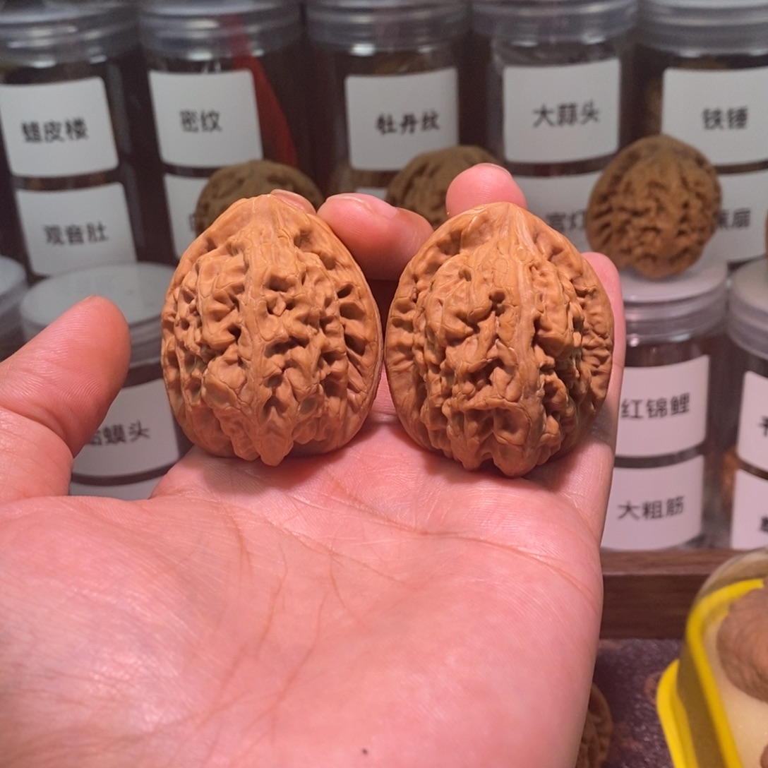 瘦***瘦把件文玩核桃40红锦鲤