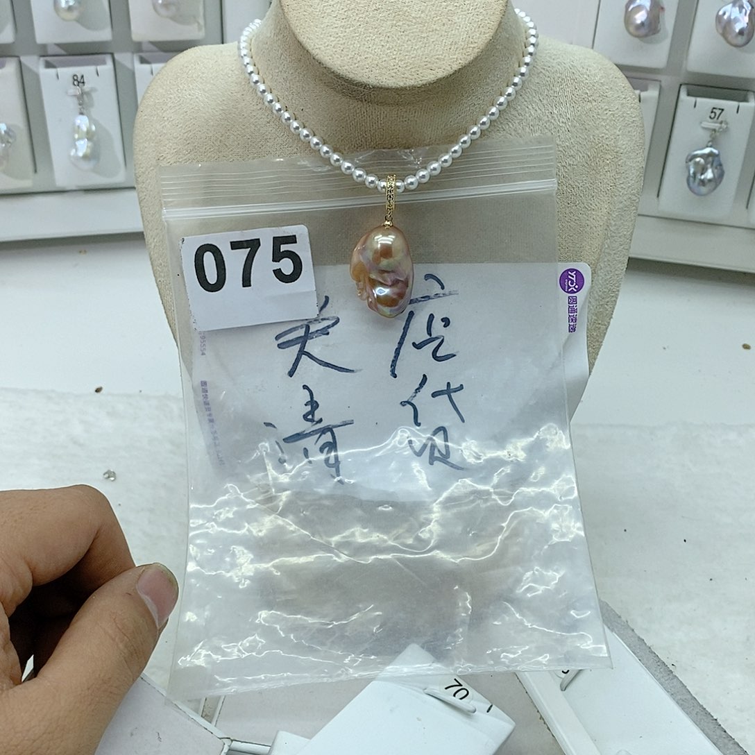 淡水珍珠颈饰合金