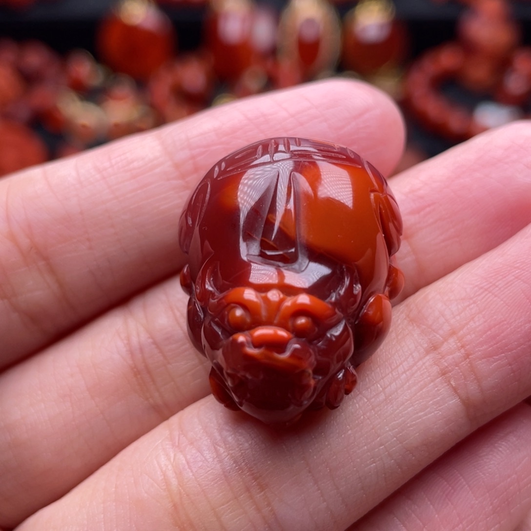 南红玛瑙未镶嵌珠宝奇石貔貅吊坠