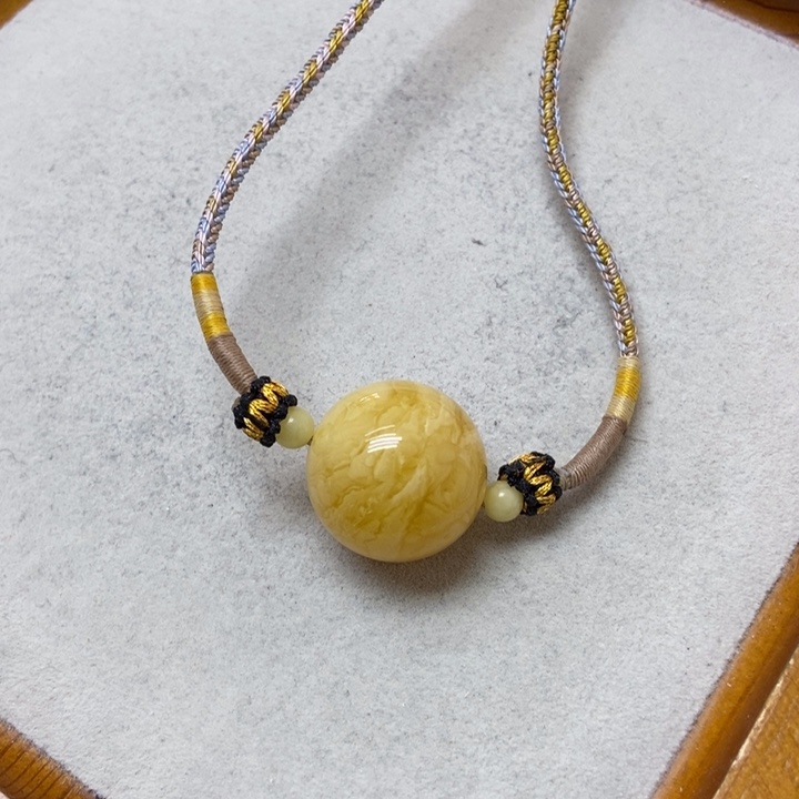 蜜蜡未镶嵌裸石吊坠