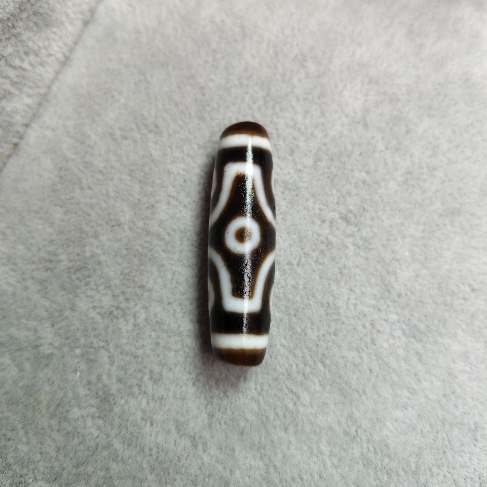 玛瑙材质十字六眼珠珠