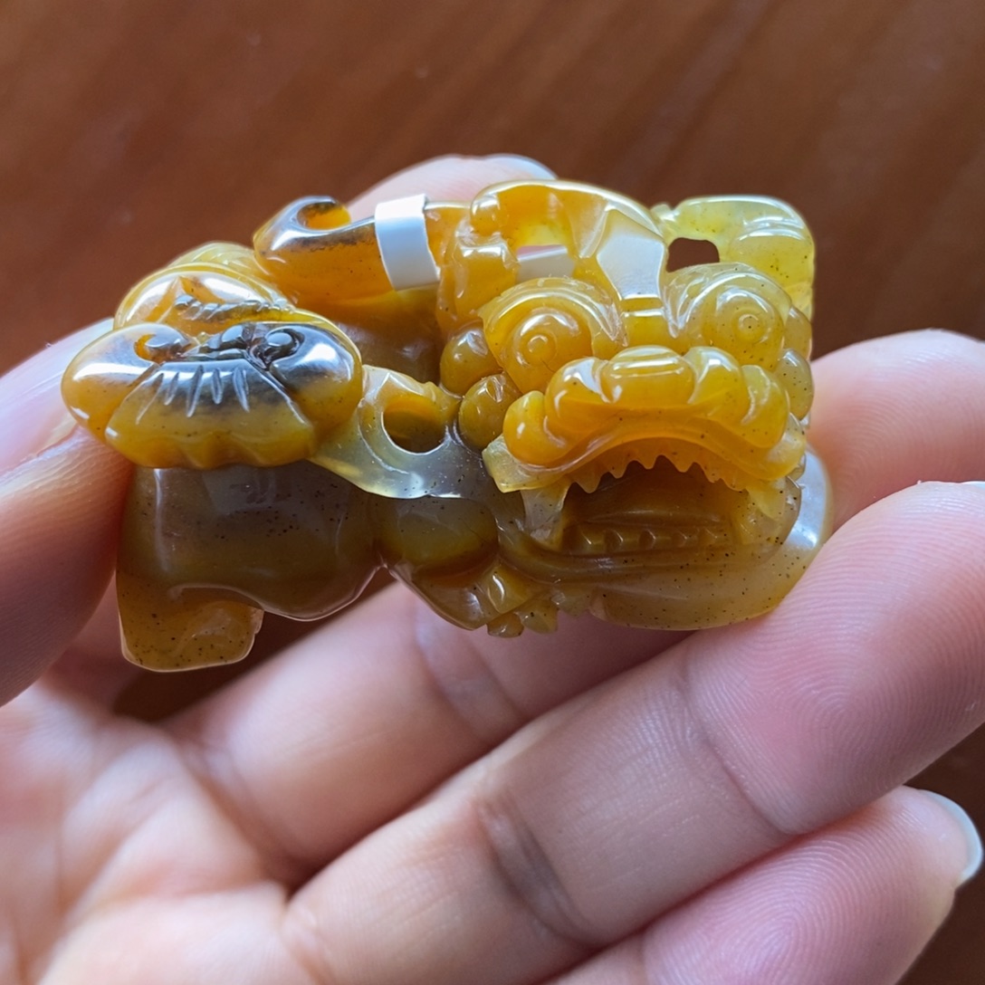 石英质玉（黄龙玉）未镶嵌颈饰