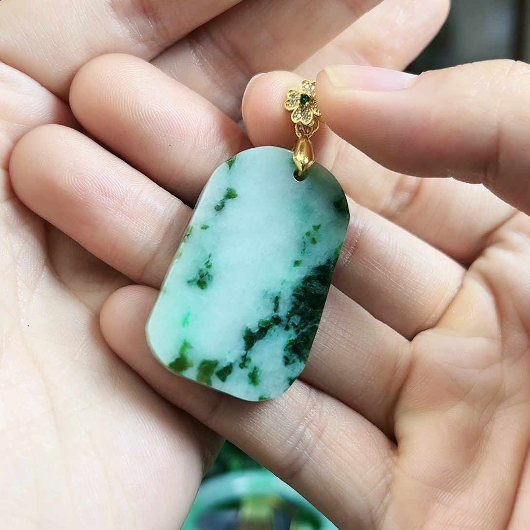 翡翠颈饰未镶嵌吊坠