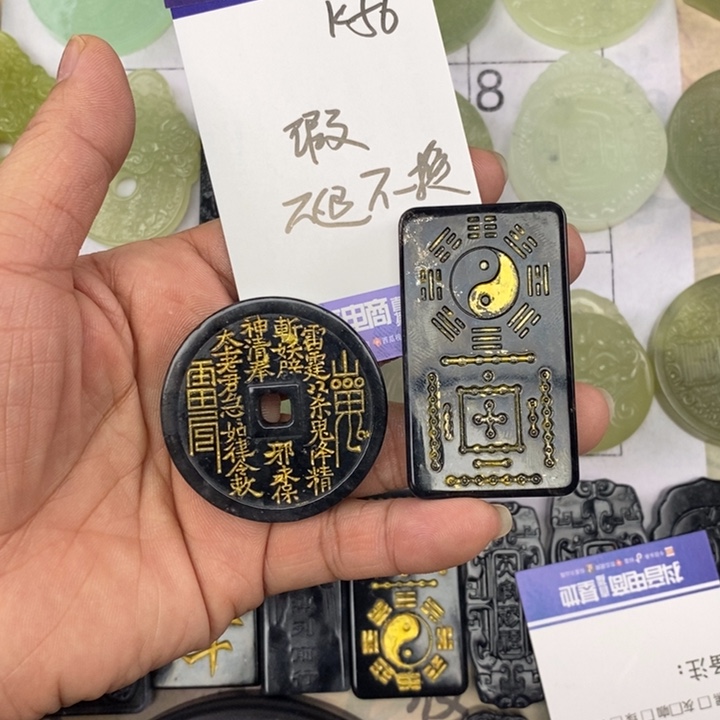 岫玉未镶嵌颈饰挂件