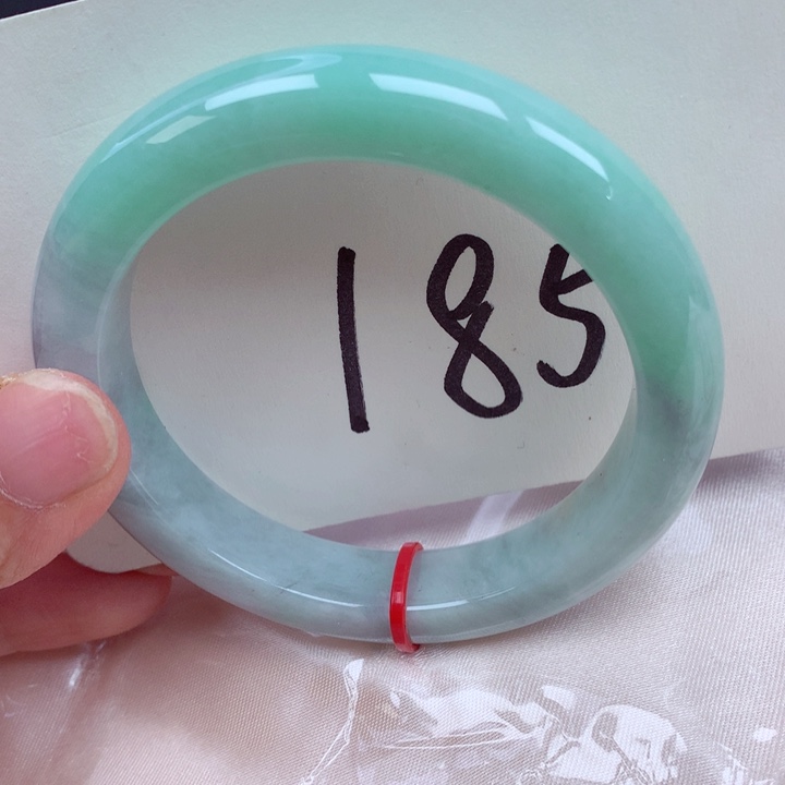 翡翠手镯未镶嵌翡翠