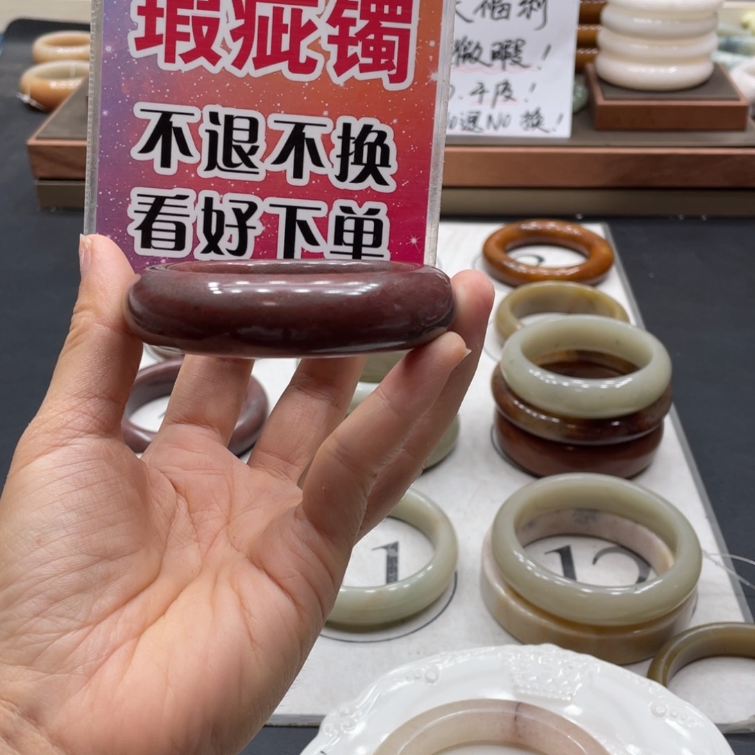 喜***乐未镶嵌手镯石英质玉