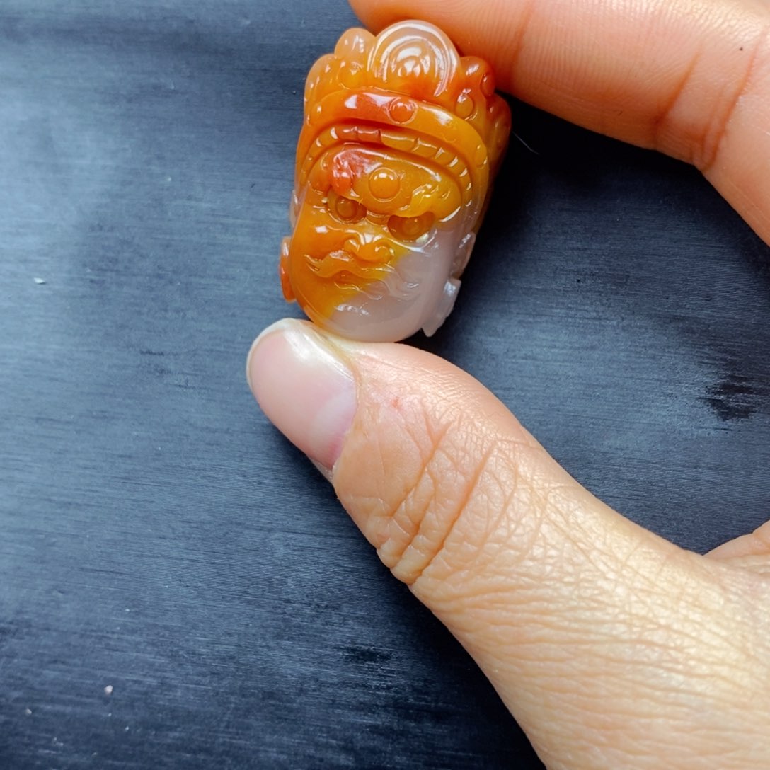 石英质玉（黄龙玉）颈饰未镶嵌
