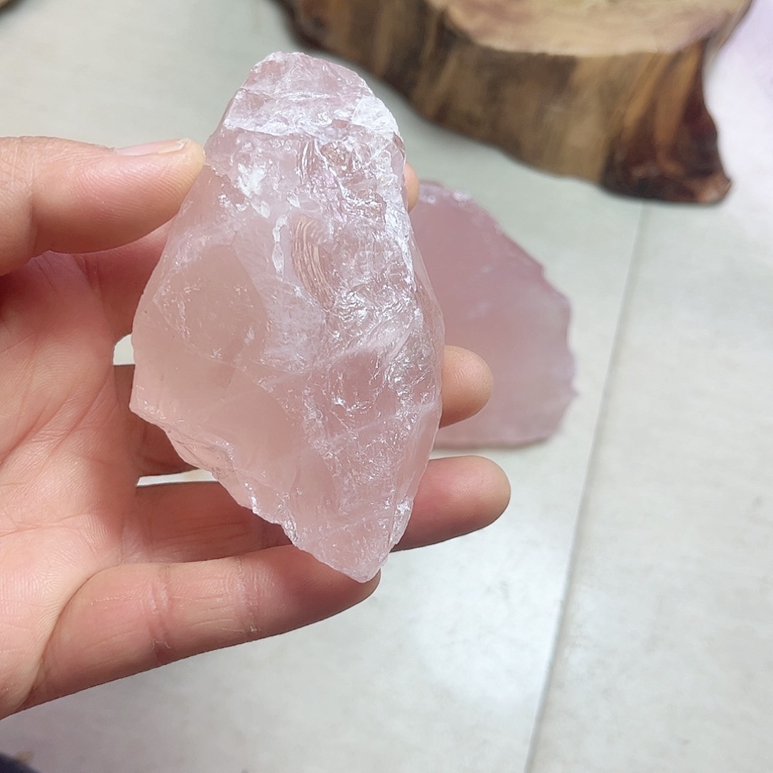 水晶天然水晶原石未镶嵌是***阿