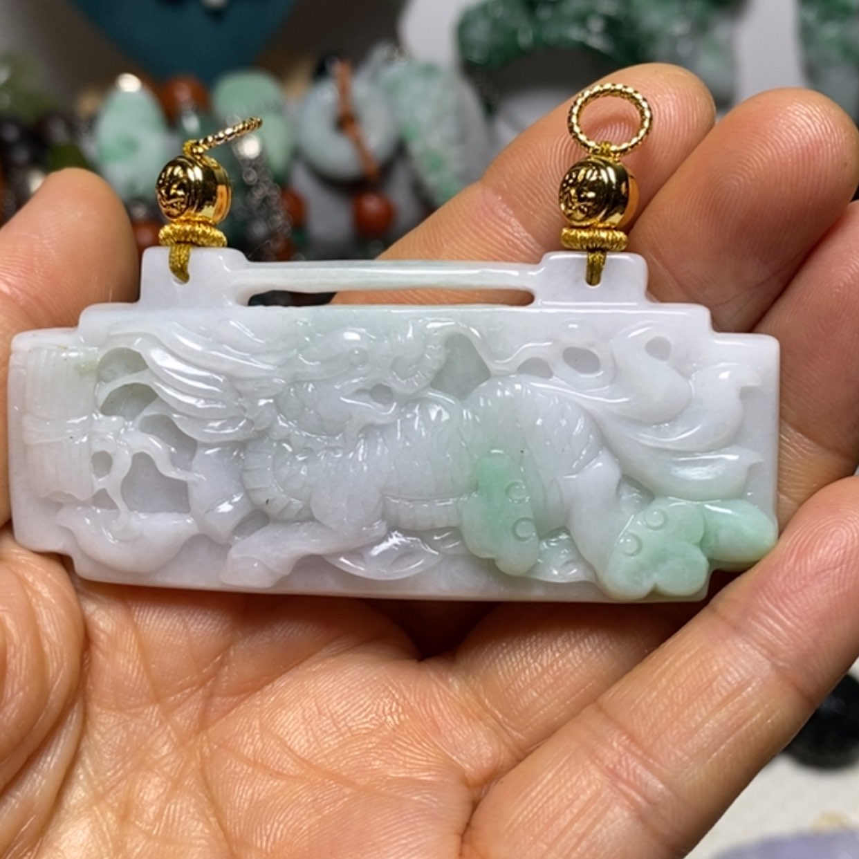 【闪购商品】翡翠吊坠(赠链)未镶嵌