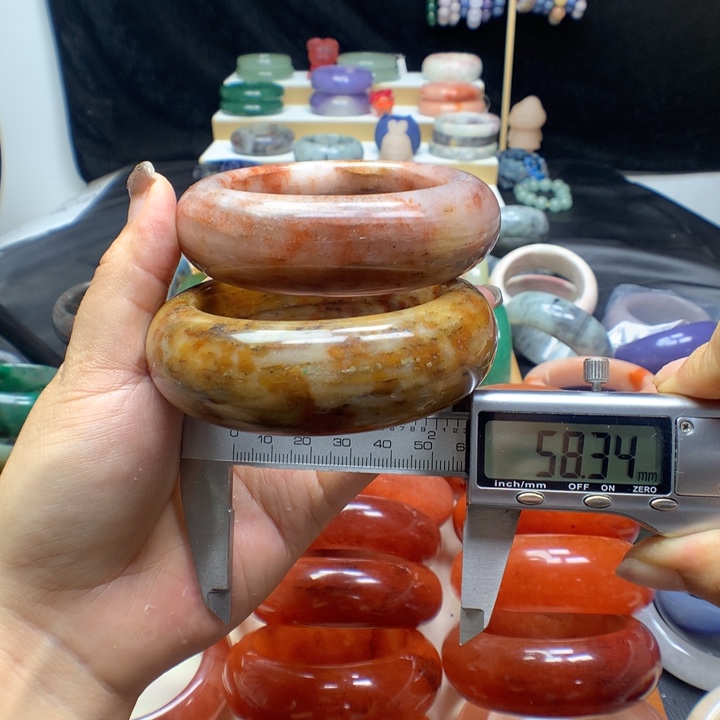 未镶嵌手镯石英质玉