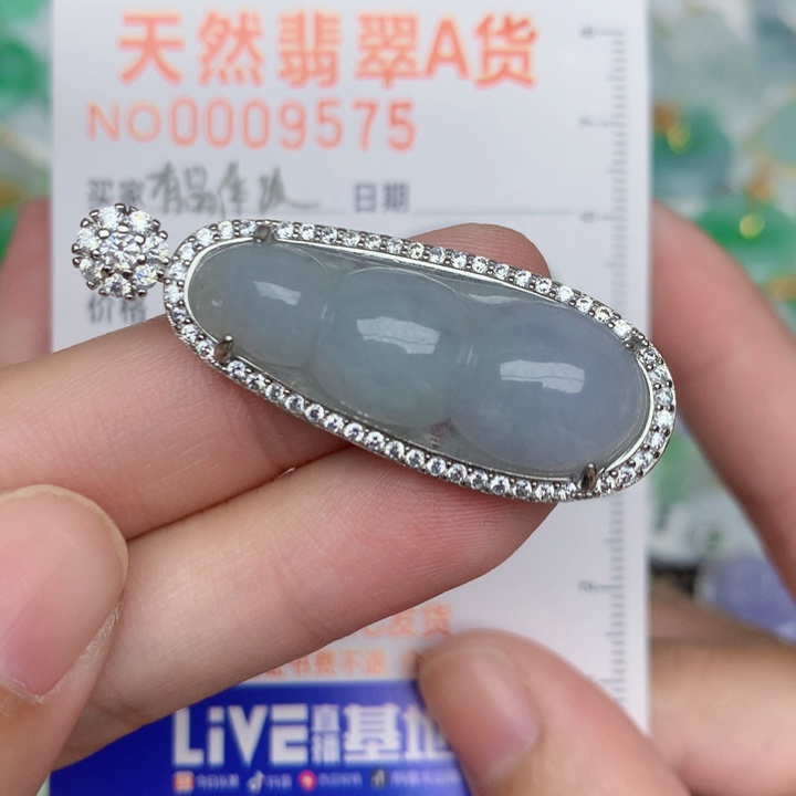 翡翠未镶嵌颈饰豆子