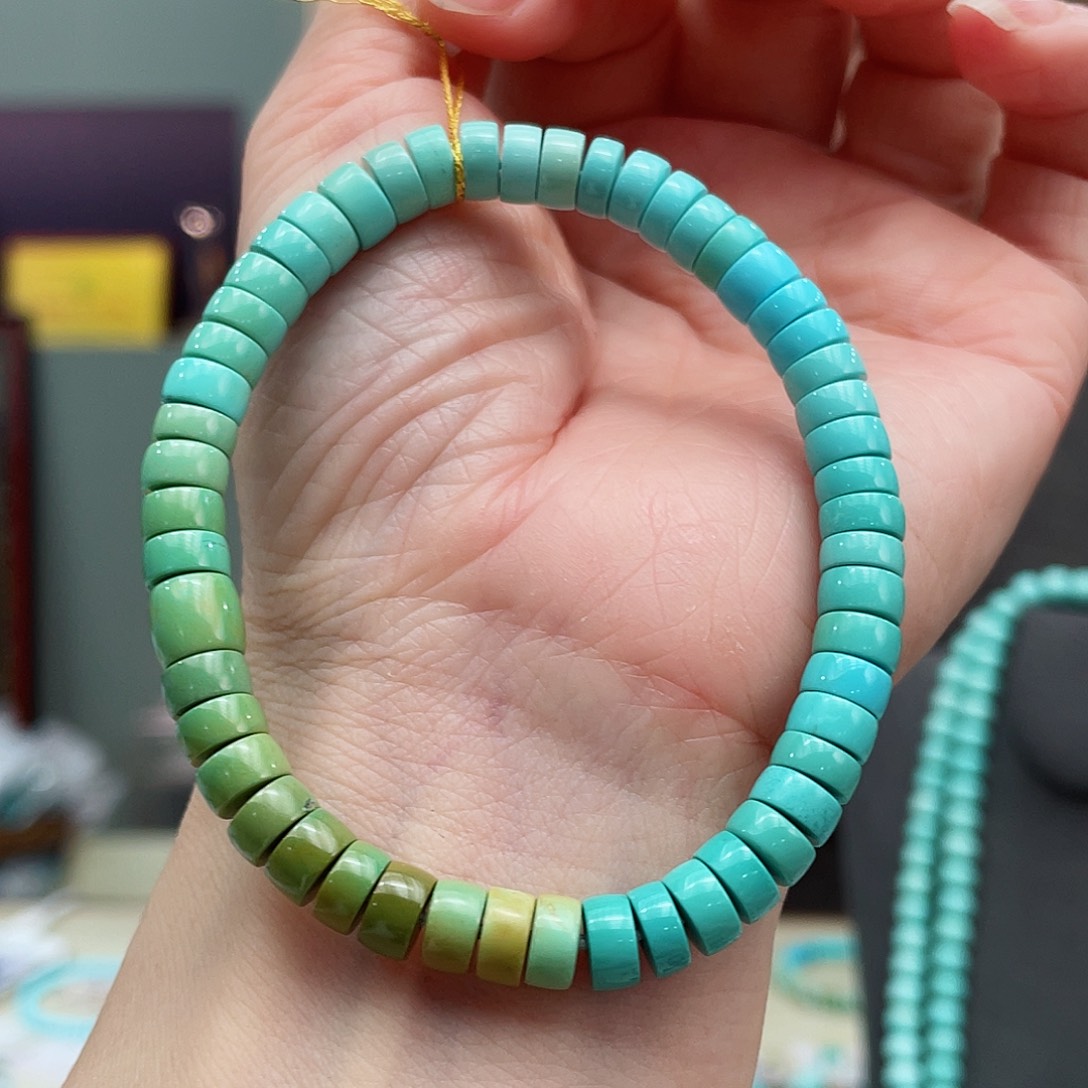 绿松石颈饰未镶嵌