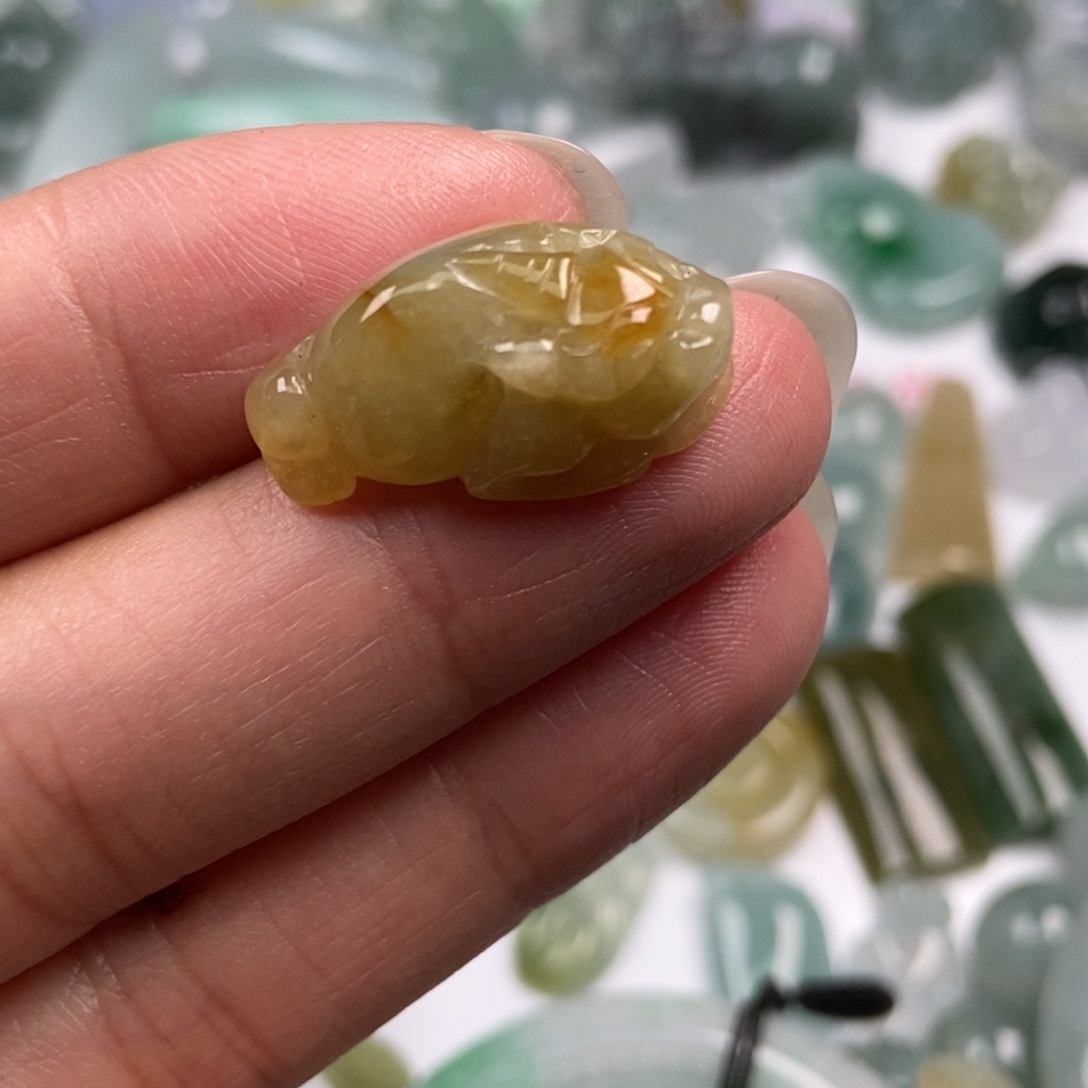 翡翠未镶嵌颈饰翡翠