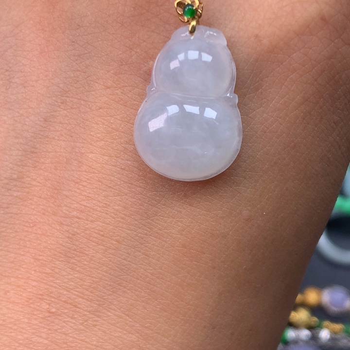 翡翠18K金镶嵌颈饰葫芦