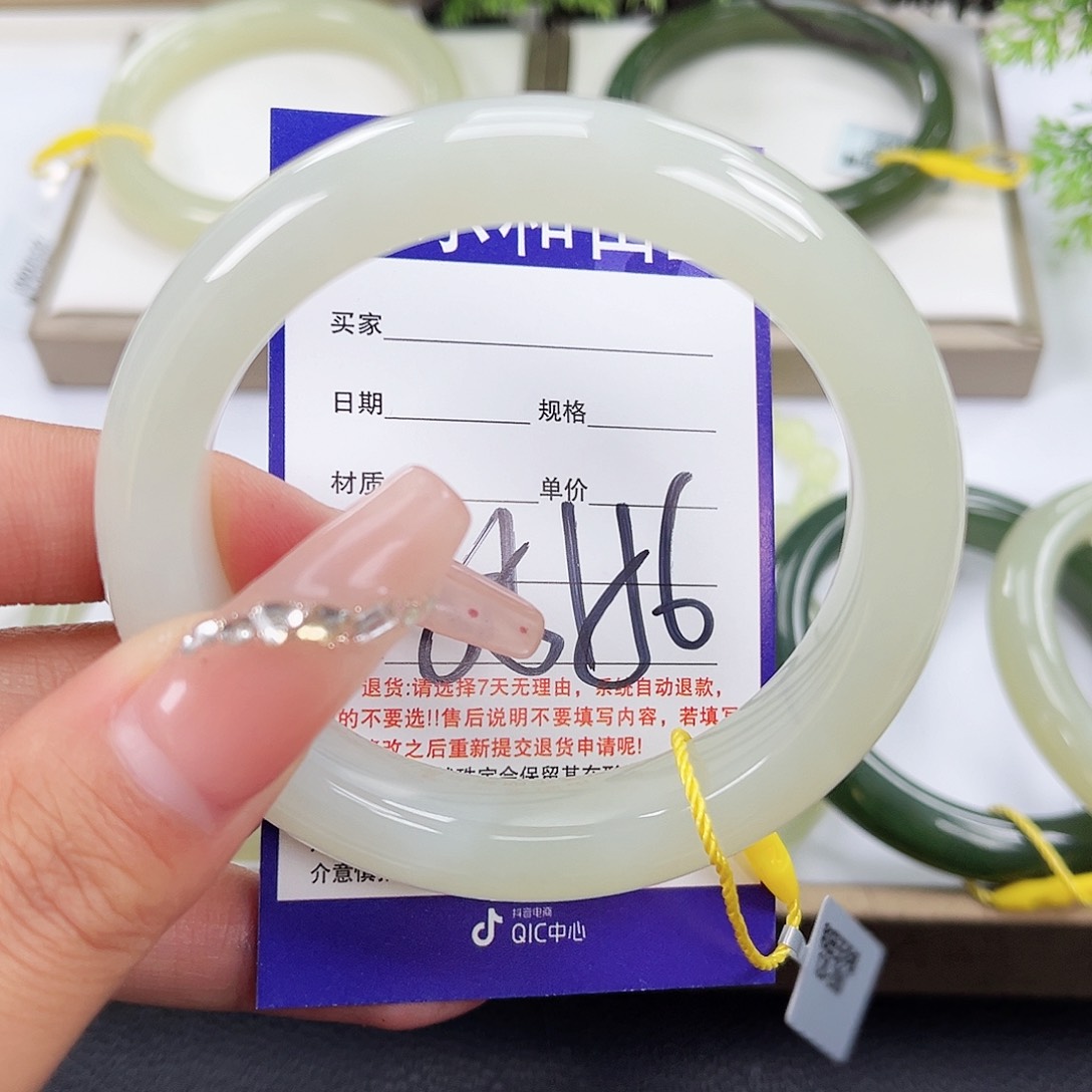 和田玉手镯未镶嵌