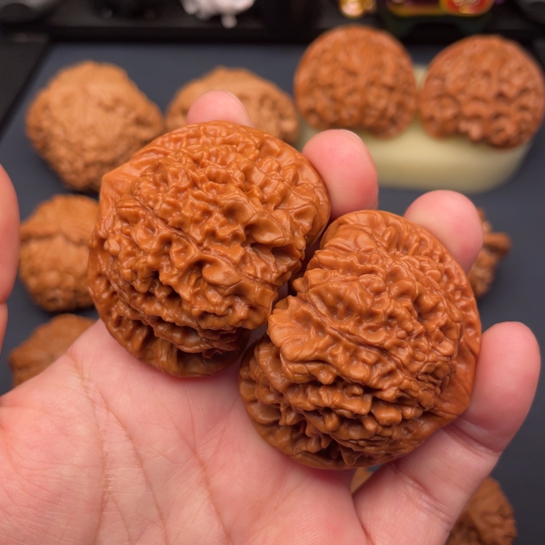 文玩核桃把件全品无修48红皮麒麟纹官帽