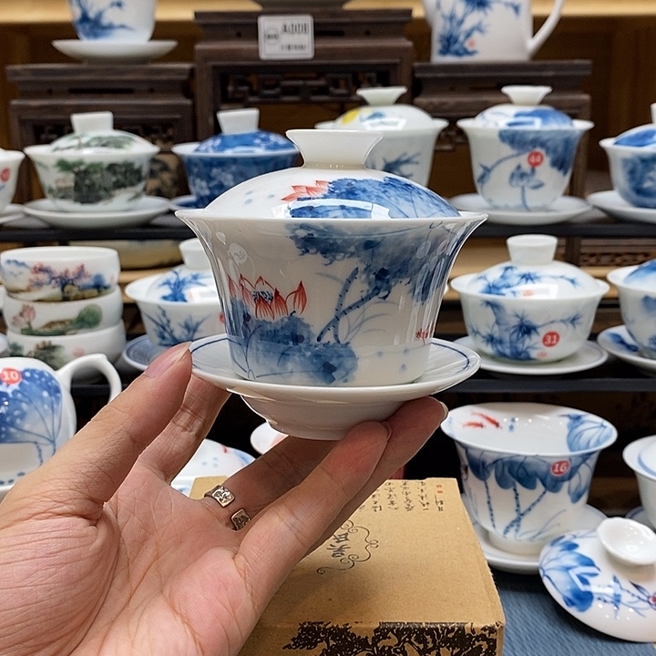 手绘荷花马蹄盖碗140cc釉下彩微瑕福利款