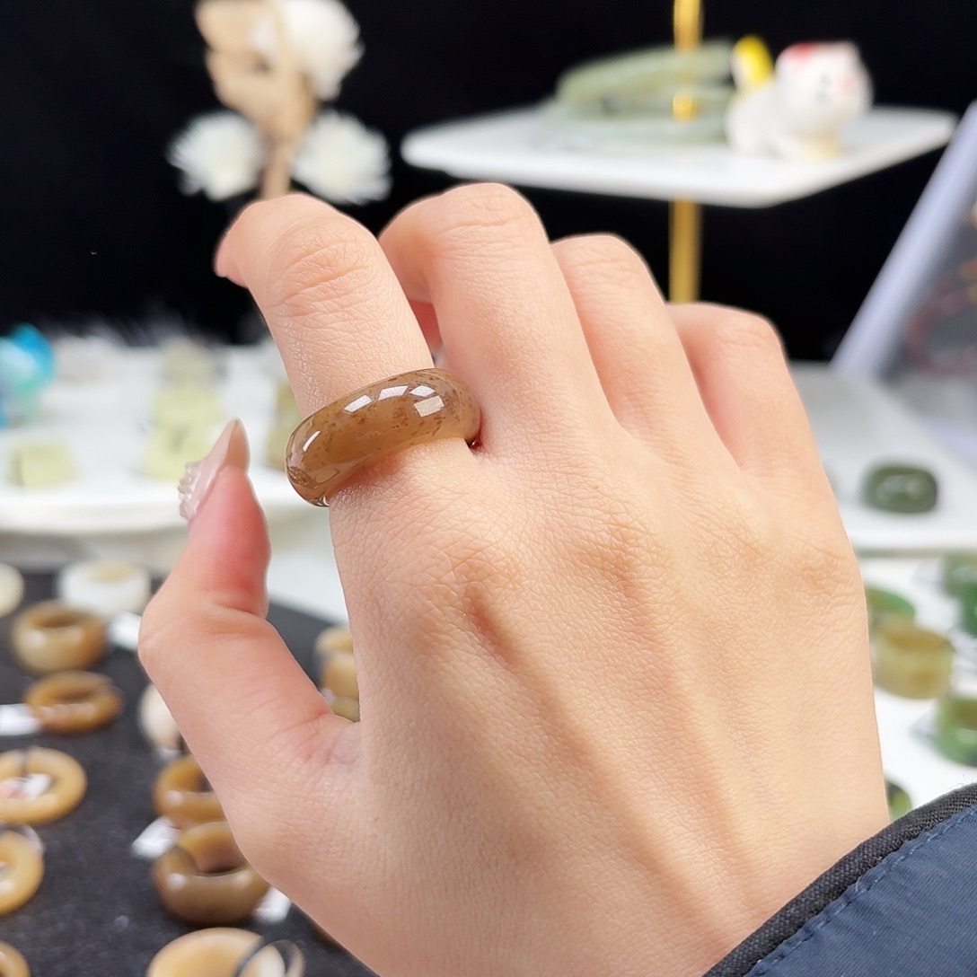 和田玉未镶嵌戒指P146糖色轮胎18.8不退换