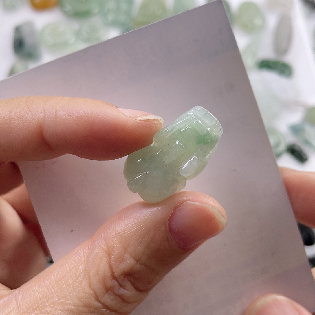 翡翠颈饰未镶嵌貔貅