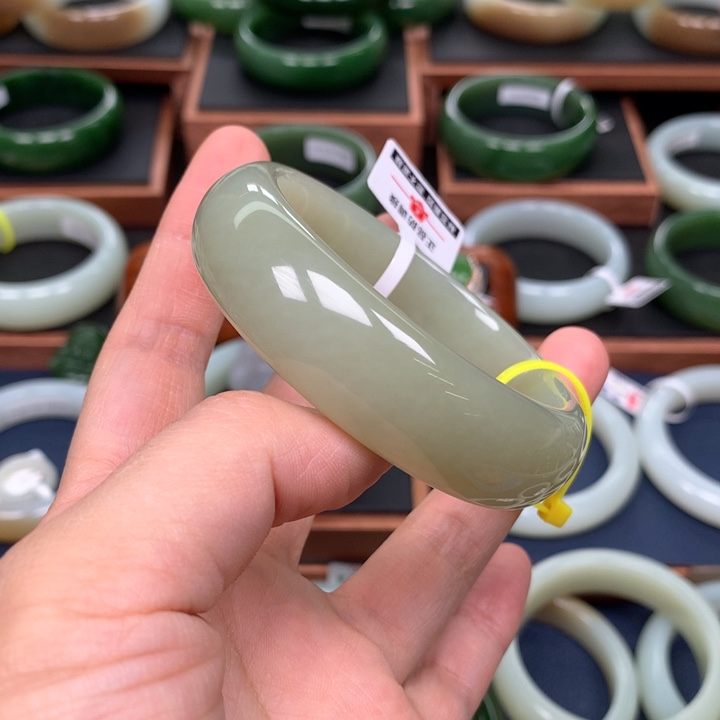 和田玉手镯5556圈口未镶嵌