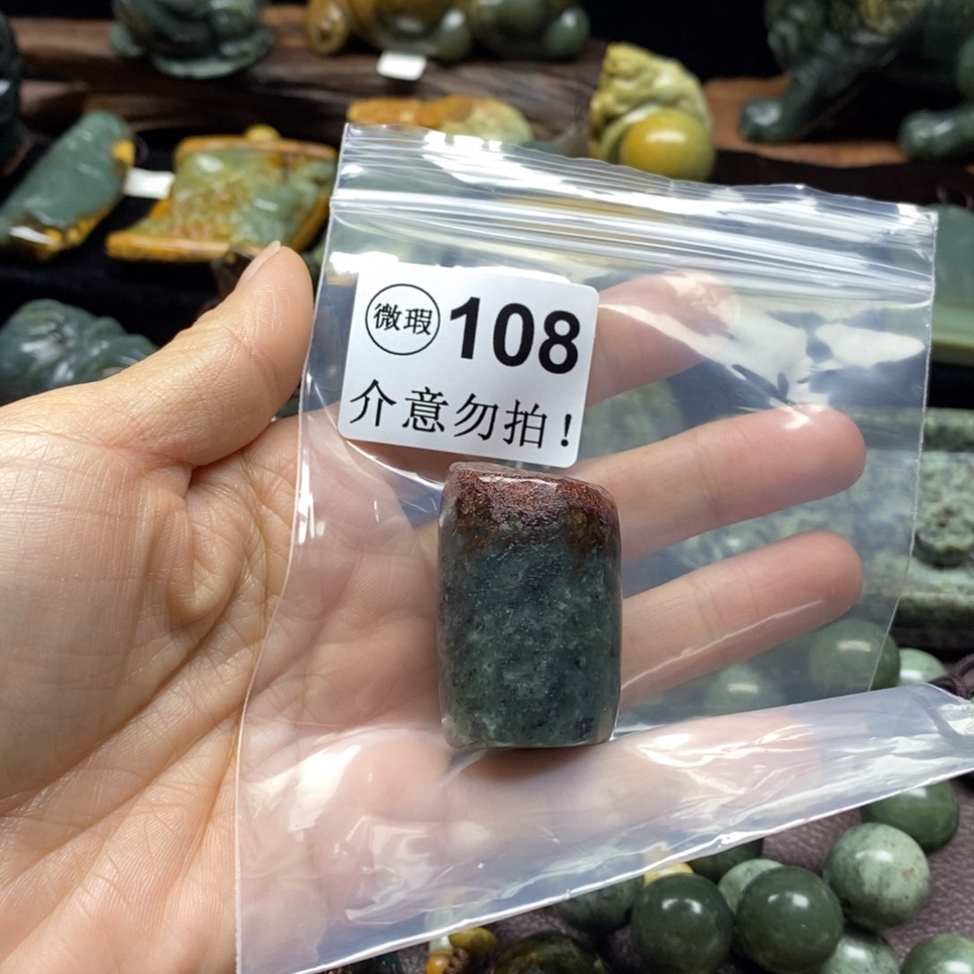 未镶嵌岫岩河磨玉（透闪石质玉）把件