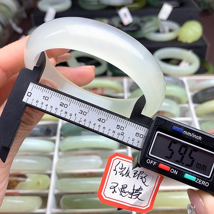 蛇纹石玉手镯未镶嵌504