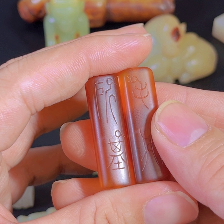 和田玉（糖玉）颈饰未镶嵌.****晚