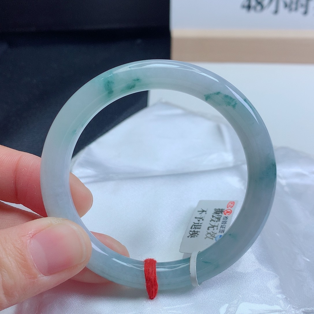 翡翠手镯未镶嵌54圈口