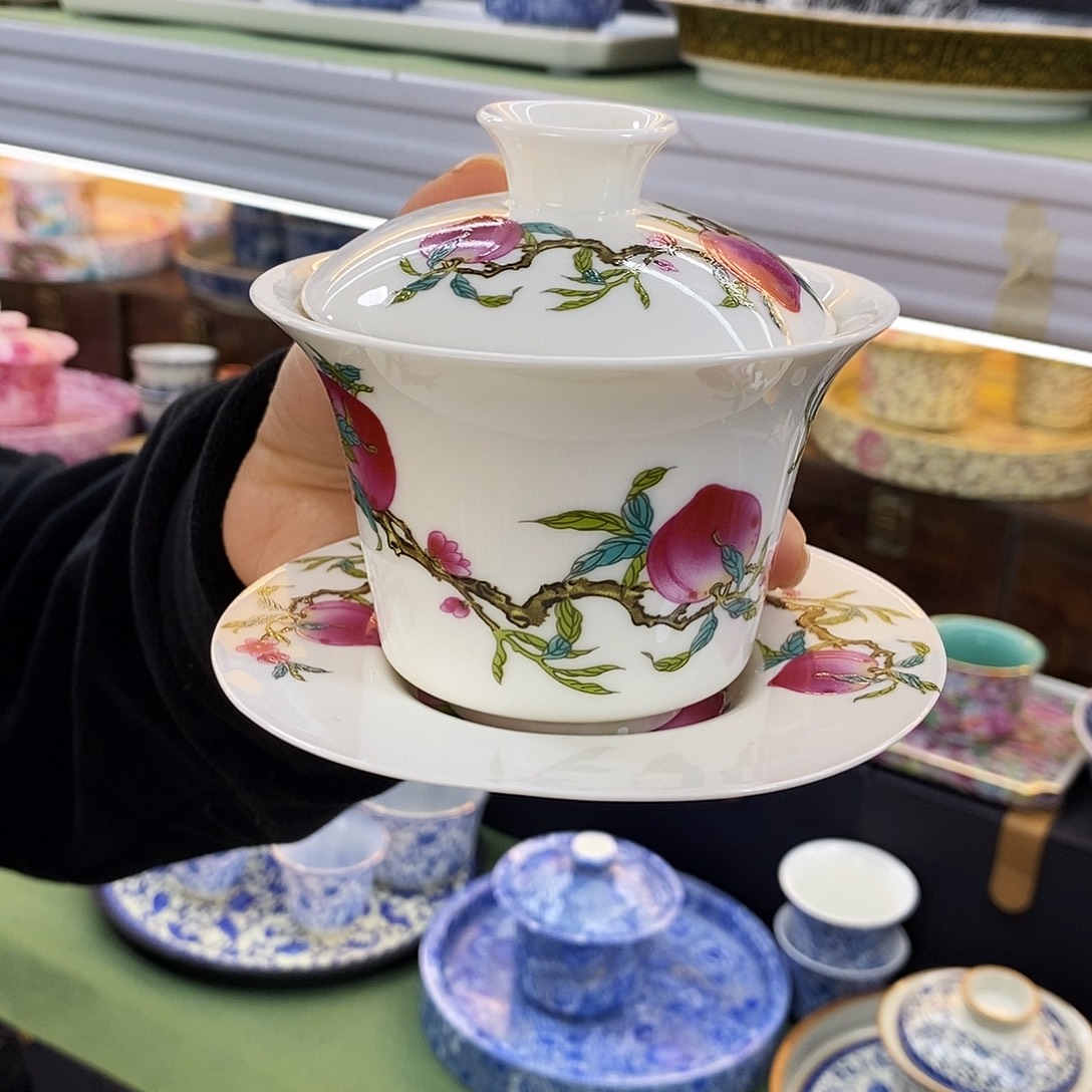 盖碗里的水煮开后放入