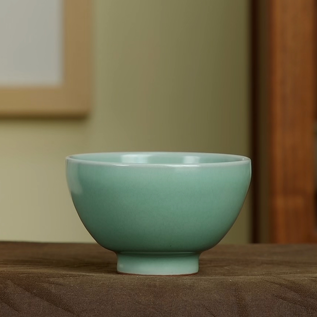 哑光梅子青鸡心杯陈卫武龙泉青瓷主人杯
