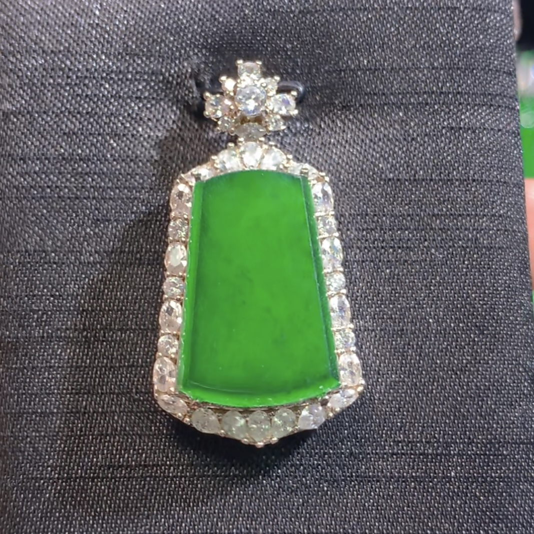 天然翡翠A货吊坠