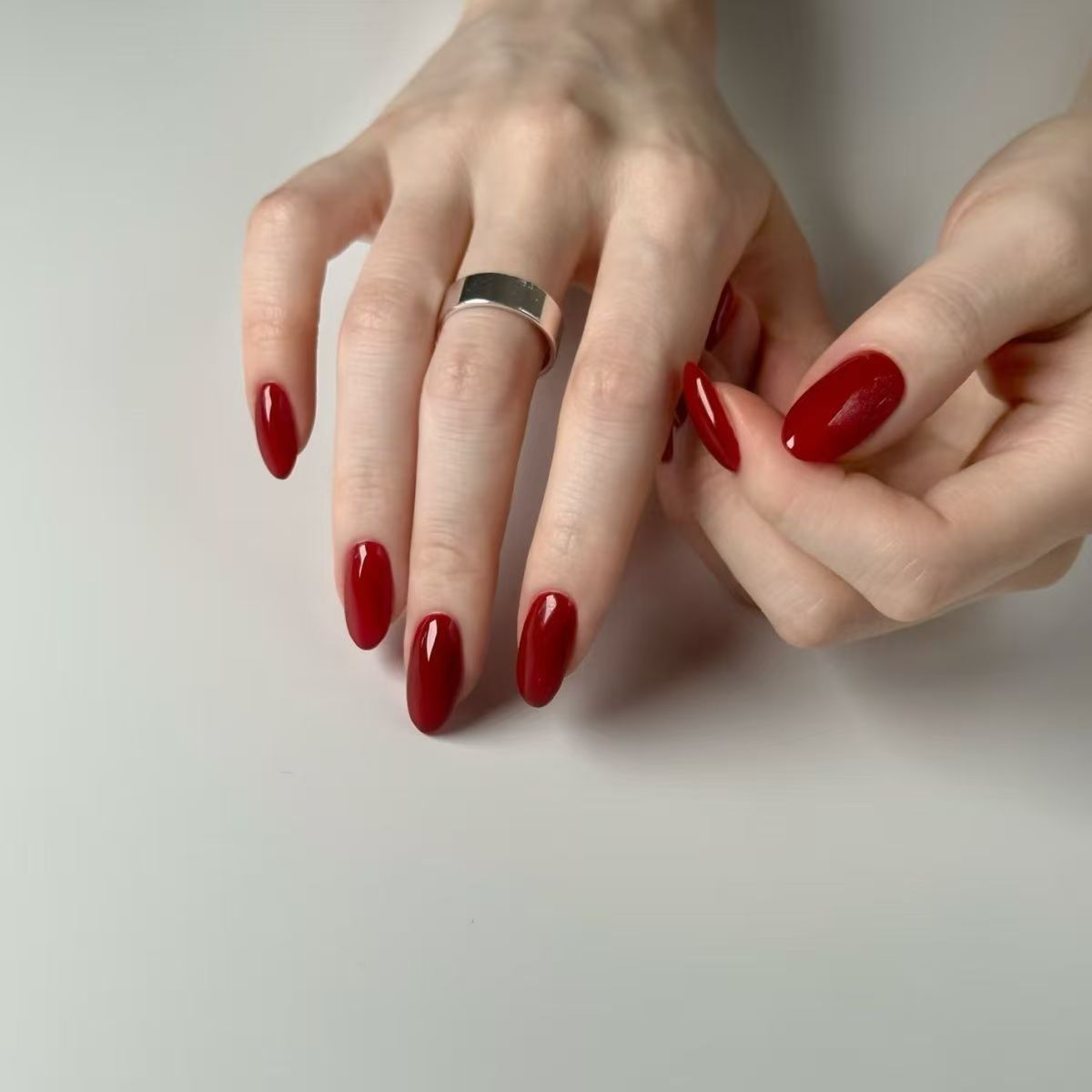 2025新款高级感秋冬穿戴美甲片短款显手白红色新年战甲高级过年款