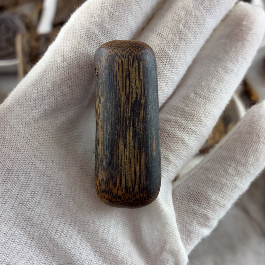 沉香碎屑沉香沉水浮平安无事牌7.3克