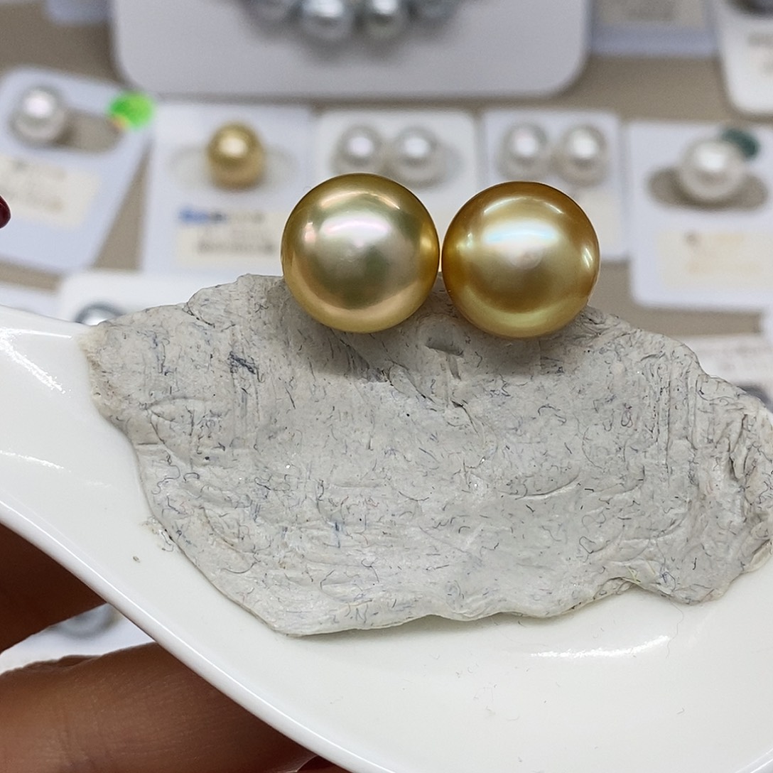 未镶嵌茶金13.1对珠特价不退换海水珍珠