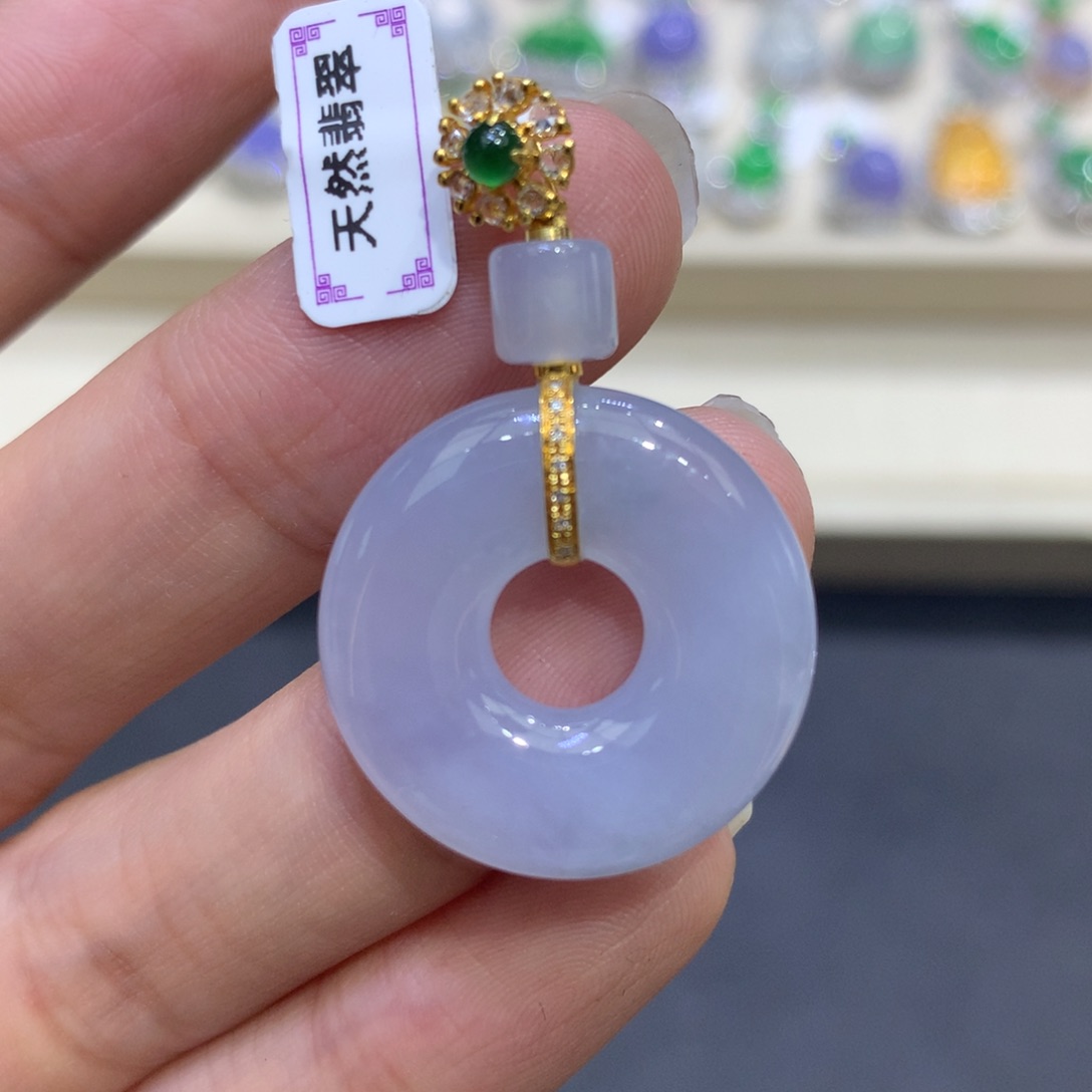 翡翠18K金镶嵌颈饰翡翠吊坠