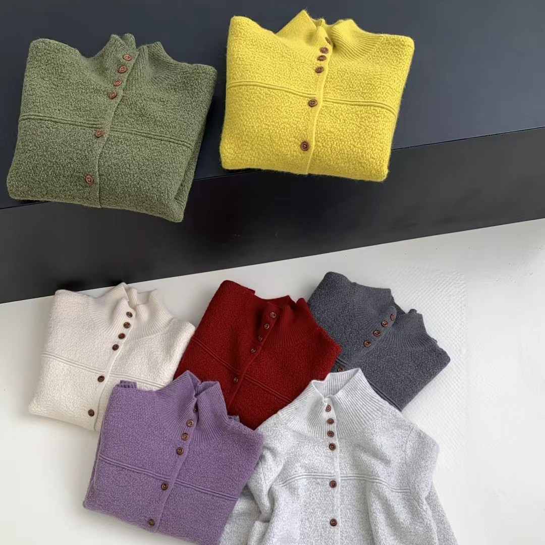 【丽鑫】6808半高领木扣开衫毛衣