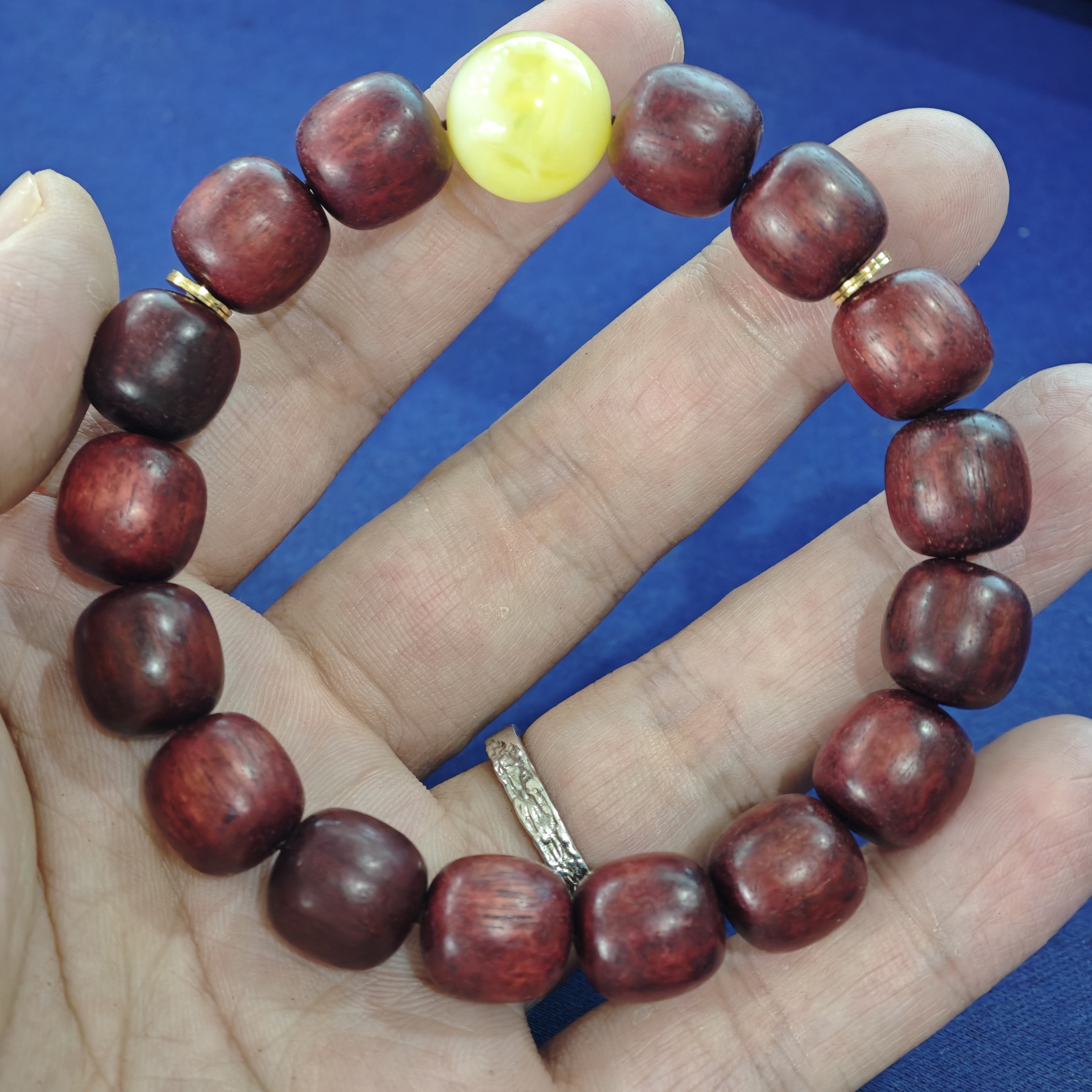 E52 血檀老型珠1.2cm单圈手串