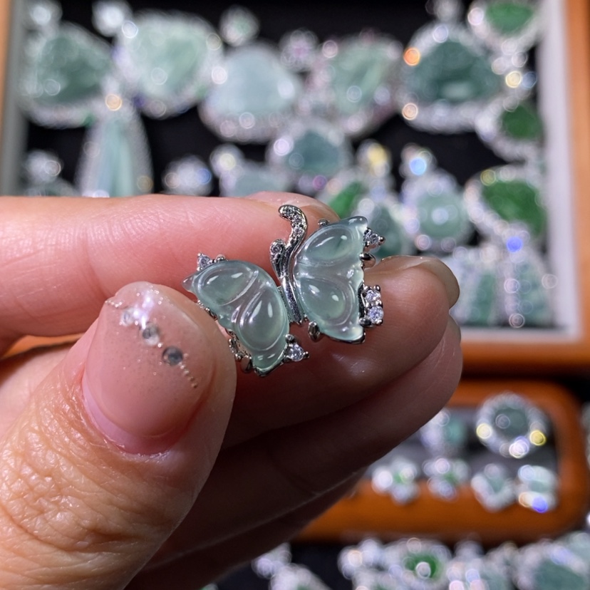 【闪购商品】翡翠颈饰未镶嵌天然