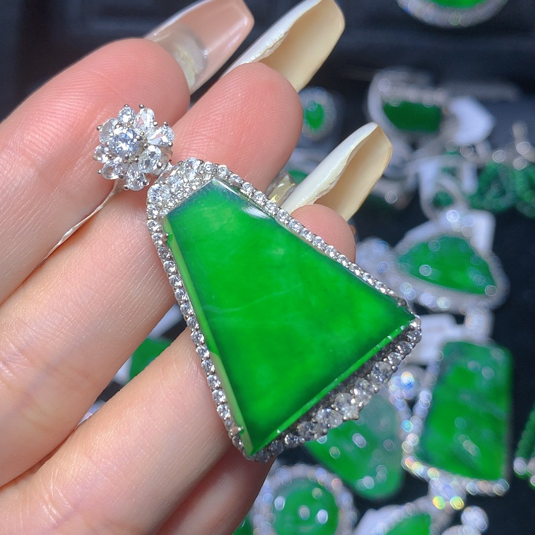 翡翠颈饰银S925镶嵌翡翠