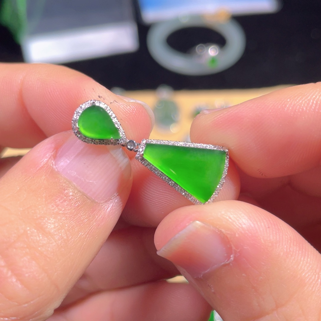 翡翠颈饰18K金镶嵌翡翠