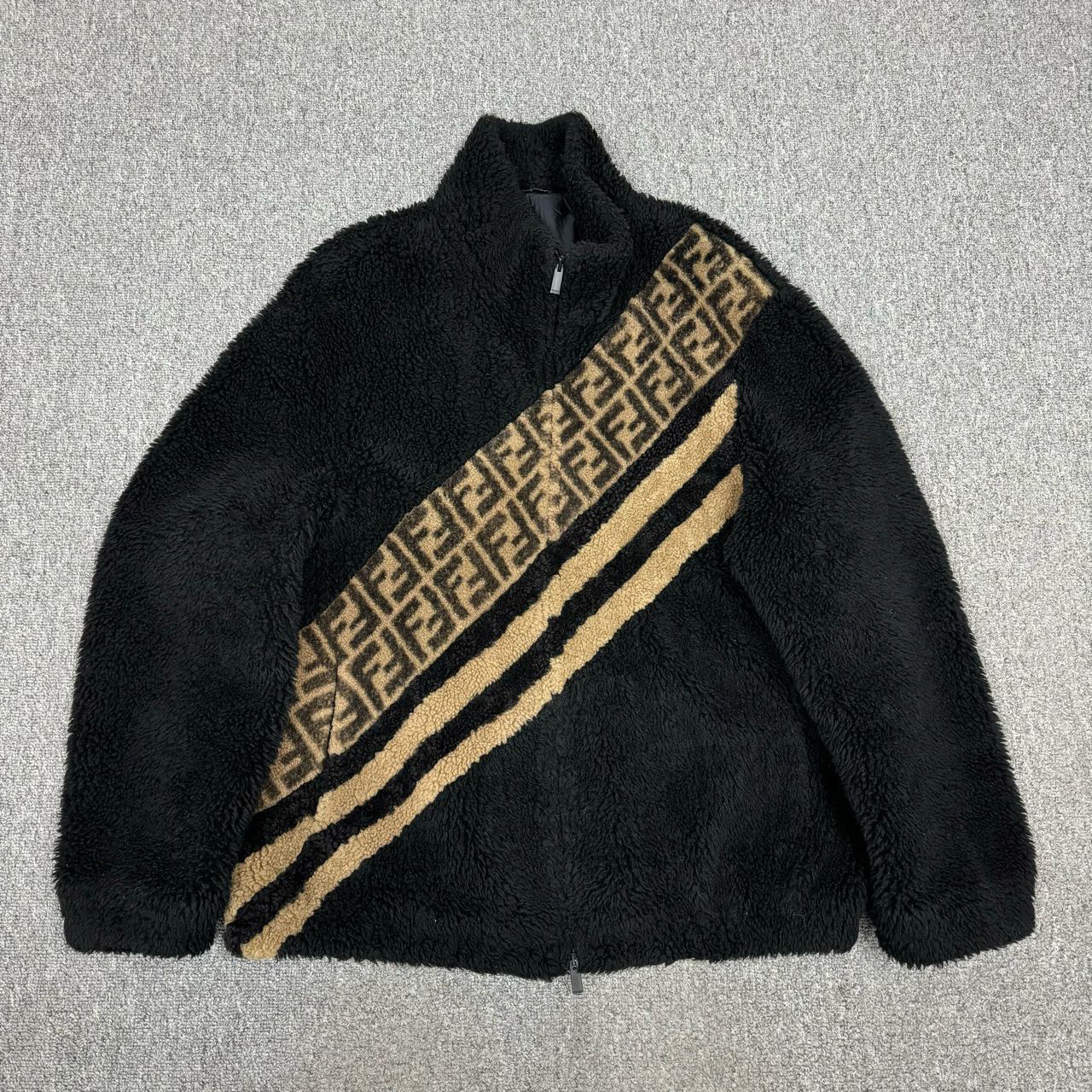 11566549 Fendi芬迪 满印老花羊羔毛泰迪外套 52码99新