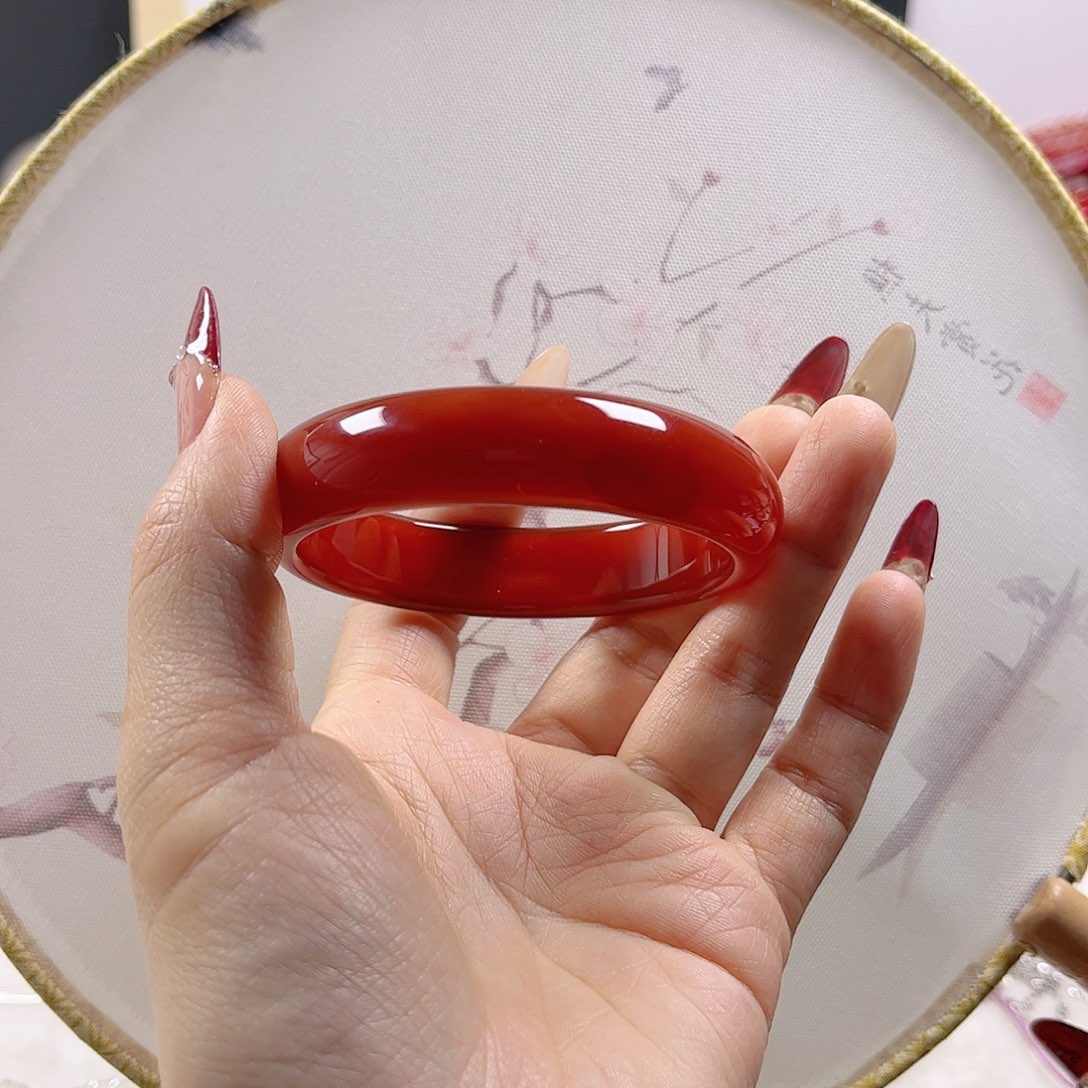 玛瑙/玉髓手镯未镶嵌开***红