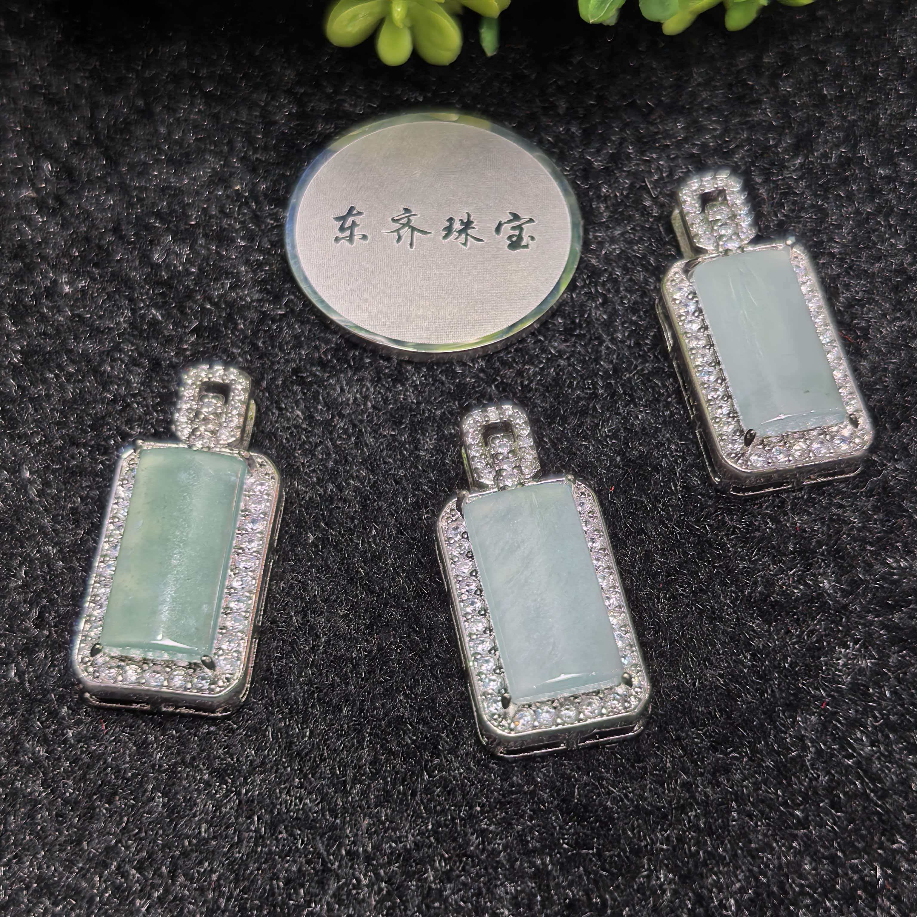 AT5506【东齐珠宝】翡翠无事牌吊坠-配皮绳-多样性发货只发一件