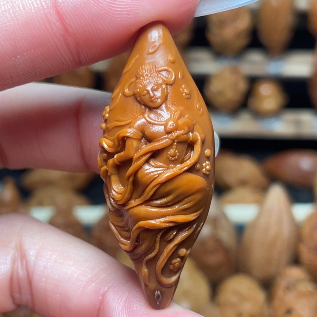 阿***柱橄榄核把件飞天美女