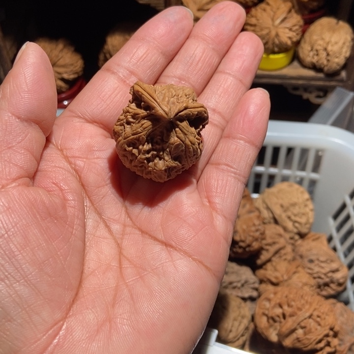 云***绕核桃雕尺寸30小磕尖