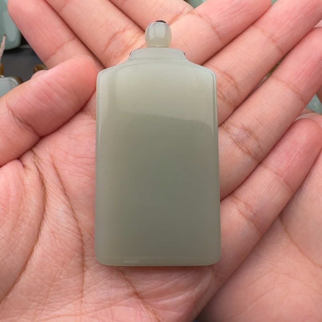 王***生和田玉未镶嵌颈饰